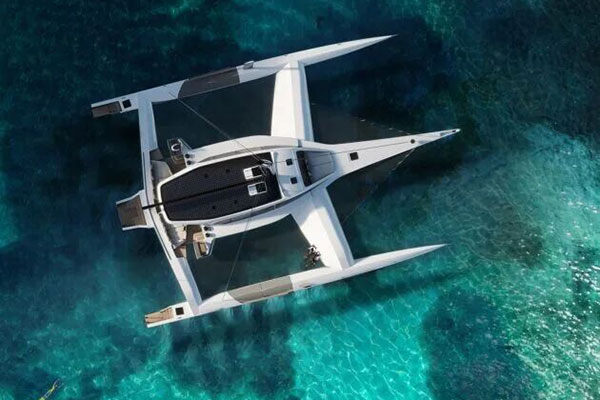 百英尺碳纤维三体帆船“阿娜希塔”号:驶向未来的绿色航程