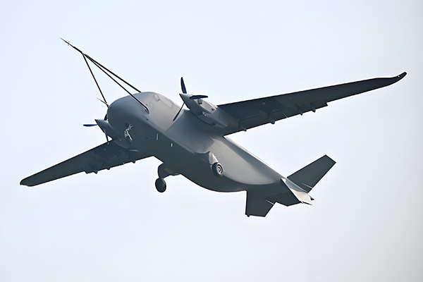 深度解码“长鹰-8”首飞：碳纤维如何撑起“空中重卡”的硬核脊梁？